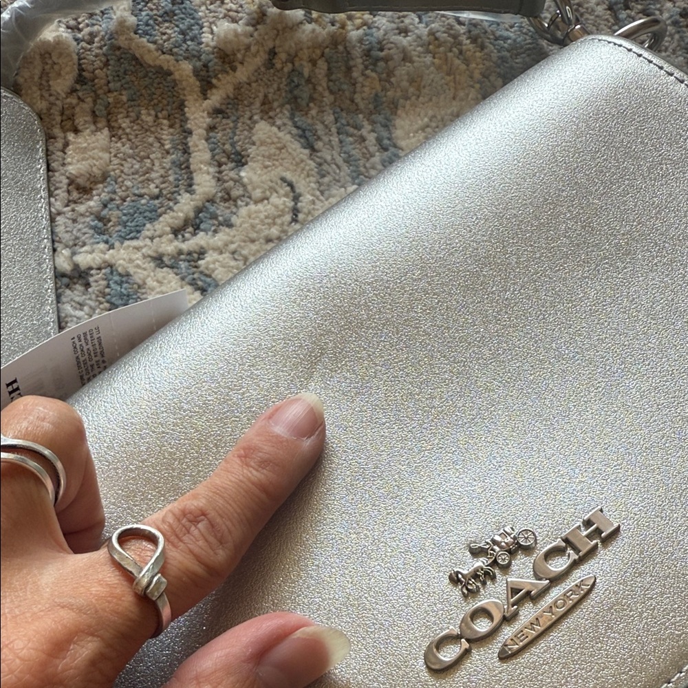 COACH leather Metallic Silver Clutch with shoulder strap, brand new never used - Picture 8 of 8
